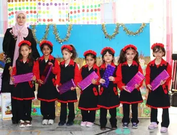 مدرسه رویا، اهدا جوایز به دانش آموزان مدرسه ی رویا منطقه 22