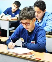 مدرسه فرهنگ، دانش آموزان با تمرکز بالا در کلاس های دبیرستان پسرانه فرهنگ
