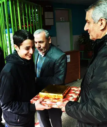 مدرسه فرهنگ، اهدای جوایز به دانش آموزان برتر دبیرستان دوره دوم فرهنگ در تهرانپارس 