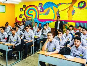 مدرسه فرهنگ، دانش آموزان با تمرکز بالا در کلاس های دبیرستان پسرانه فرهنگ