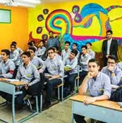 مدرسه فرهنگ، دانش آموزان با تمرکز بالا در کلاس های دبیرستان پسرانه فرهنگ