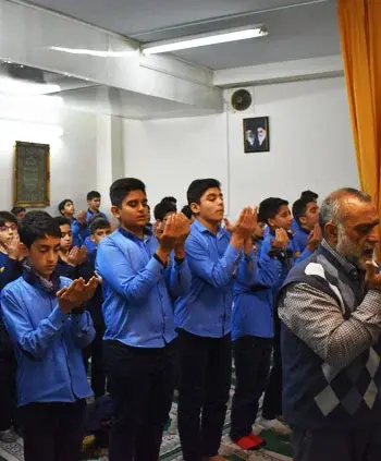 مدرسه فرهنگ، نماز جماعت پسران دبیرستان دوره اول فرهنگ منطقه 4