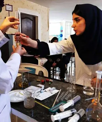 مدرسه آفاق بدیع، آزمایشگاه دبیرستان دخترانه آفاق بدیع  منطقه 22