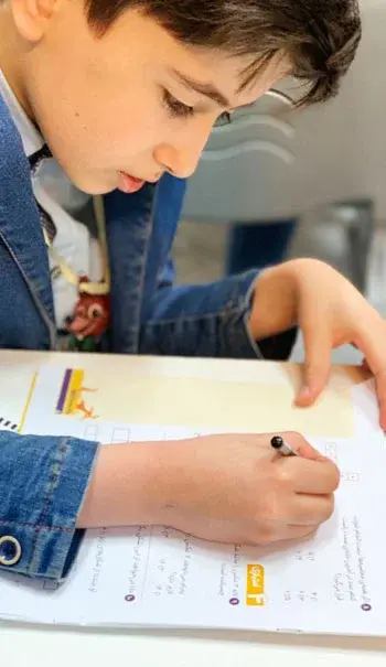 مدرسه البرز پایدار، انجام تکالیف دانش آموزان دبستان پسرانه غیر دولتی البرز پایدار منطقه 7