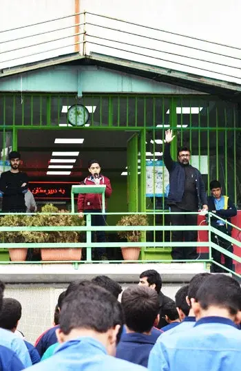 مدرسه فرهنگ، همایش دانش آموزی در حیاط مدرسه فرهنگ