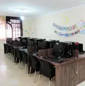 مدرسه حکمت نوین، کلاس کامپیوتر در دبستان  غیردولتی حکمت نوین منطقه 8
