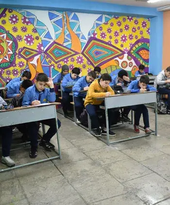 مدرسه فرهنگ، کلاس درس دانش آموزان مدرسه ی پسرانه فرهنگ در شرق تهران