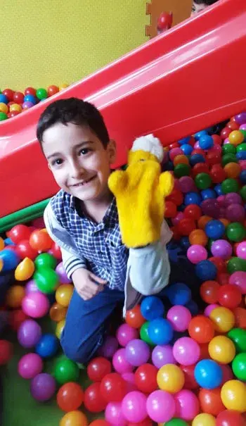 مدرسه آل طه، استخرتوپ دانش آموزان پیش دبستان و دبستان  غیردولتی آل  طه شهرک غرب