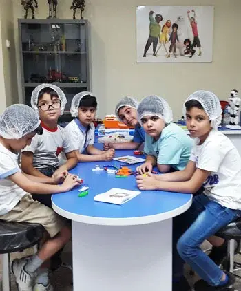 مدرسه آل طه،  کلاس رباتیک در پی دبستان و دبستان پسرانه آل طه منطقه 2