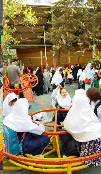 مدرسه بشرا، شادی و نشاط در دانش آموزان دبستان دخترانه بشرا منطقه 2