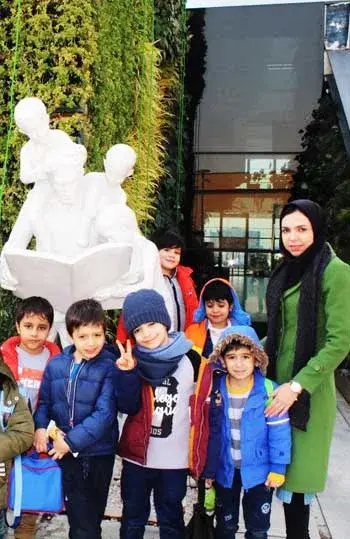 مدرسه امیدان، عکس یادگاری  دانش آموزان پیش دبستان و دبستان غیر دولتی امیدان منطقه 4