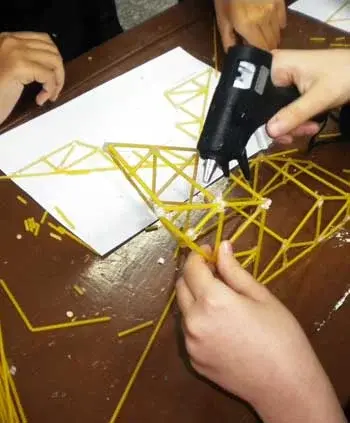 مدرسه بشرا، سازه های دانش آموزان دبیرستان دوره اول دخترانه بشرا منطقه 2