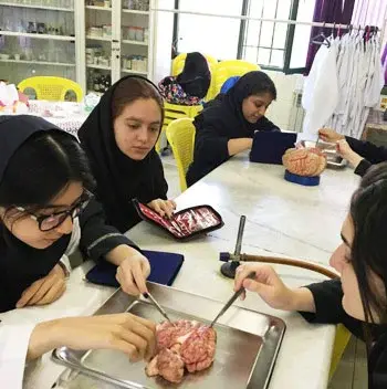 مدرسه بشرا، آزمایشگاه دبیرستان غیر دولتی  دوره اول دخترانه بشرا منطقه 2