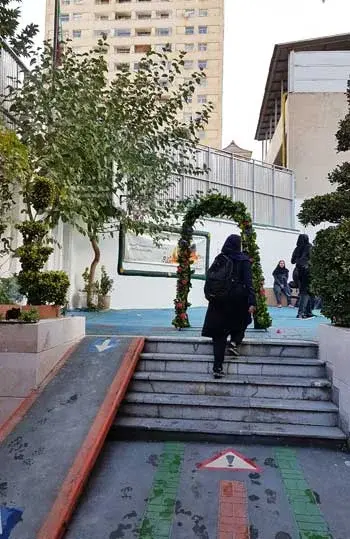 مدرسه بشرا، حیاط بزرگ دبیرستان دوره دوم دخترانه بشرا منطقه 2