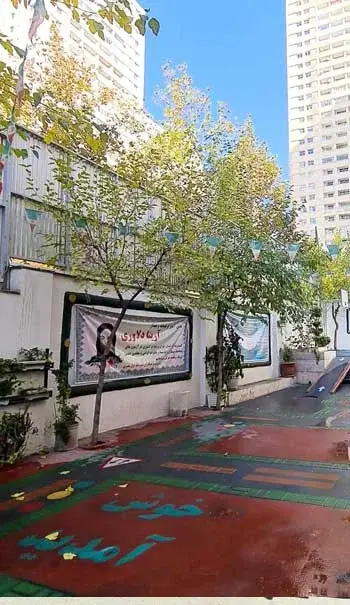 مدرسه بشرا، نمای دیگری از حیاط بزرگ مجتمع دخترانه بشرا منطقه 2