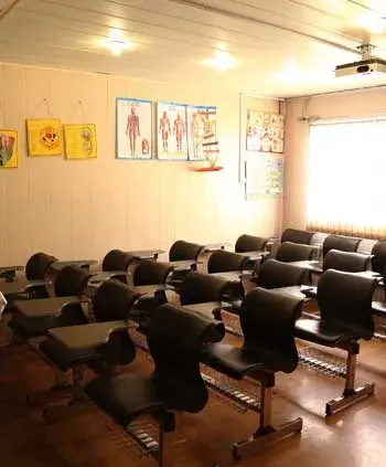 مدرسه جاوید، آزمایشگاه بزرگ مدرسه ی غیر انتفاعی پسرانه  جاوید در اشرفی اصفهانی 