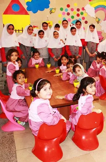 مدرسه صدرا نوین، عکس یادگاری دانش آموزان پیش دبستان و دبستان دخترانه صدرا منطقه 5