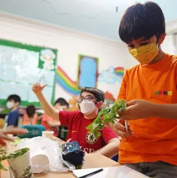 مدرسه سلام یاسین، تصویر از کلاس تحقیق در مورد گیاهان