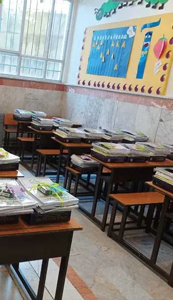 مدرسه بهان، عکس پکیج درسنامه  دانش آموزان دبستان بهان منطقه  5 در پاندمی کوید