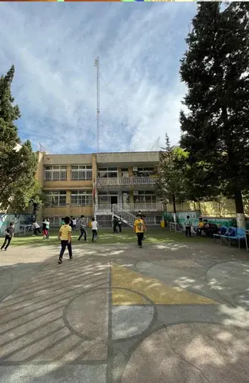 مدرسه پندار نو، عکس حیاط مدرسه پسرانه پندار نو