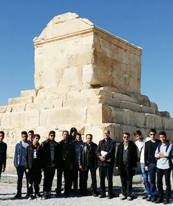 مدرسه فنی حرفه ای بهان تکنیک، عکس اردوی شیراز دانش آموزان هنرستان بهان منطقه 5