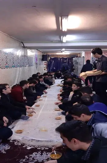مدرسه ایران تکنیک، عکس از صبحانه های روز چهارشنبه پس از زیارت عاشورا در هنرستان ایران تکنیک منطقه 22