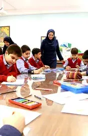 مدرسه  علامه طباطبایی واحد آبشناسان، تصویری از کار گروهی در مدرسه علامه طباطبایی مقطع پیش دبستان و دبستان واحد آبشناسان