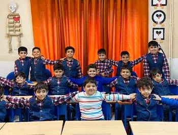 مدرسه علم مبین، کلاس های اصلی و فوق برنامه در مدرسه علم مبین 