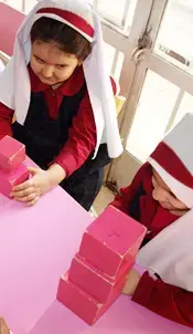 مدرسه نیکا ، کلاس های آموزشی مدرسه ی دخترانه ی نیکا منطقه ی 7